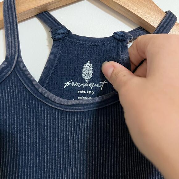 NWOT Free People Movement Happiness Runs Long Crop in Vintage Navy - Picture 4 of 5